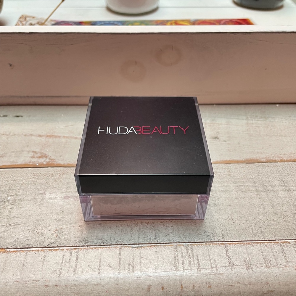 Huda Beauty Setting Powder